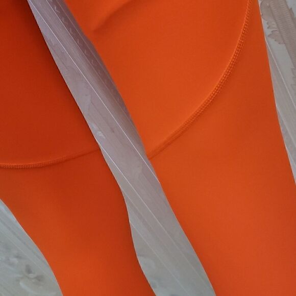 Old Navy Cropped Leggings  - Picture 4 of 5